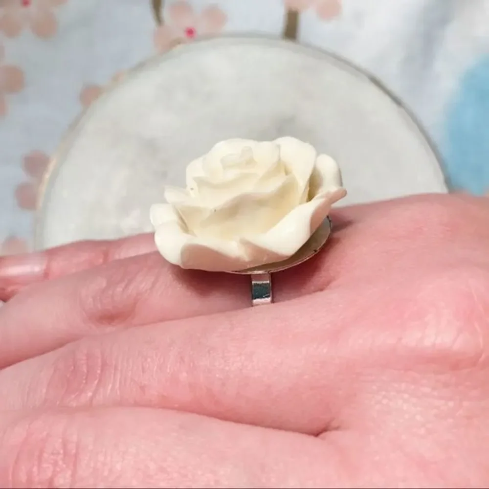 Large fashion ring flower size 7